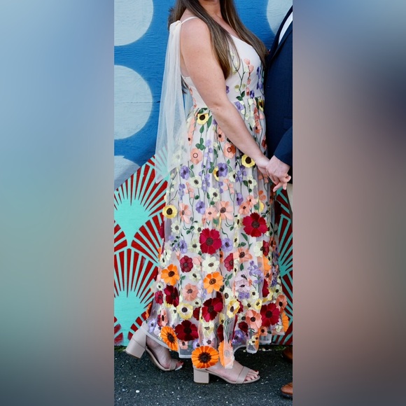 Sleeveless 3D Floral Print Dress - Picture 2 of 8